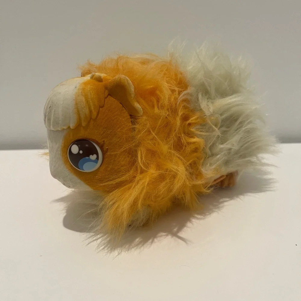 Little Live Pets, Mama Surprise, Soft, Interactive Mama Guinea Pig,